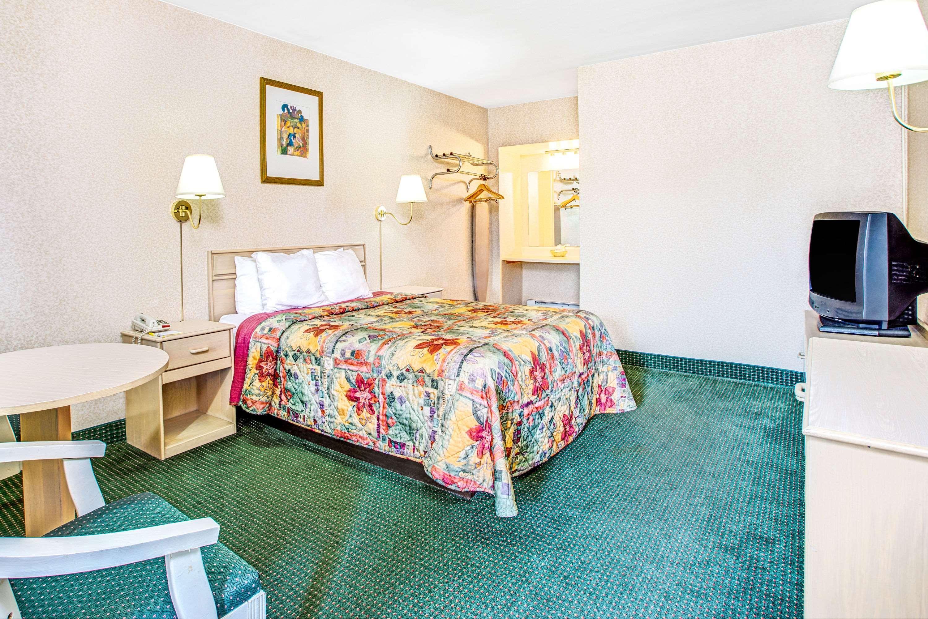 Days By Wyndham Arlington/washington Dc Hotel 2*
