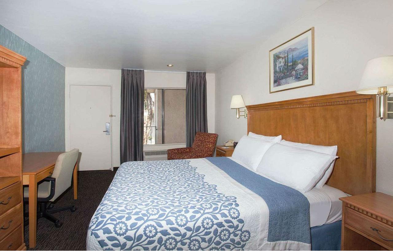 Days By Wyndham Arlington/washington Dc Hotel 2*